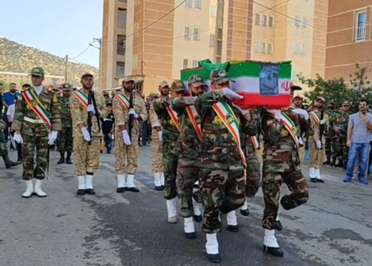 پیکر مطهر سرباز شهید ارتش در مریوان تشییع شد