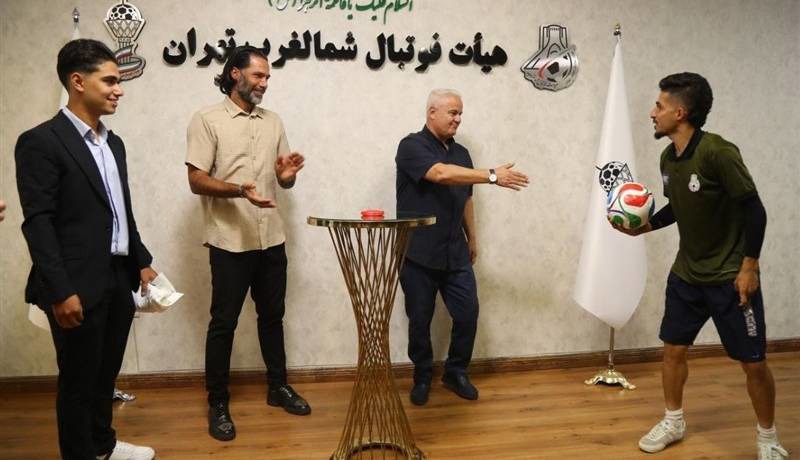 رونمایی از توپ لیگ‌های پایه فوتبال تهران