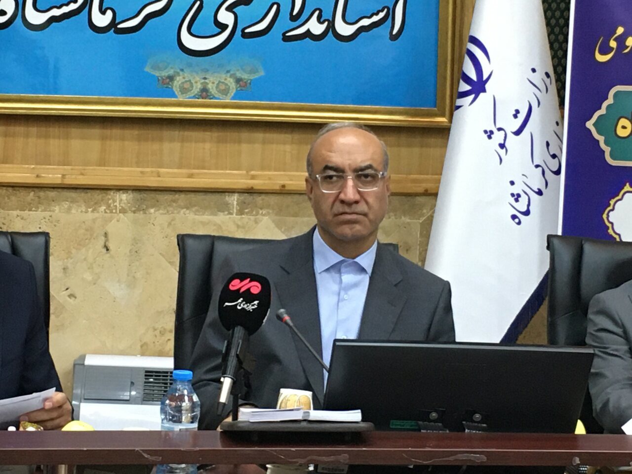 پیگیری استاندار کرمانشاه برای شتاب‌بخشی به پروژه‌های پتروشیمی و تجارت