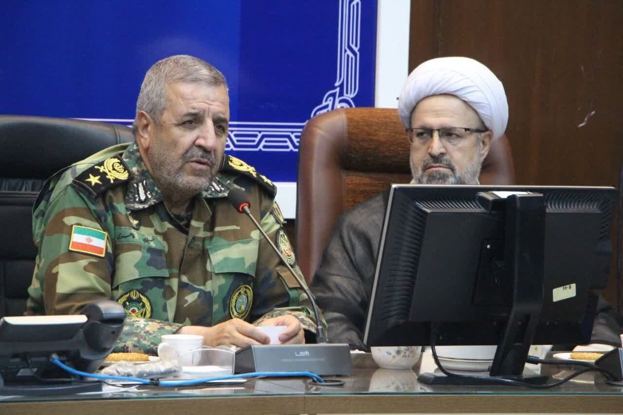 والدین شهدا فرزندانی ولایی و مؤمن تربیت کردند