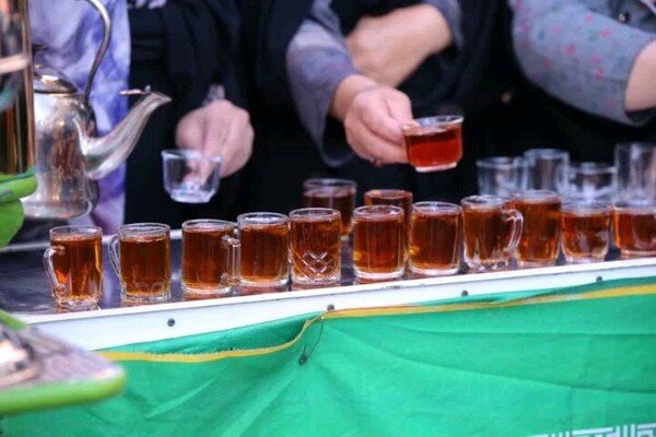 سفره‌ای به وسعت محبت؛ خادمان بیجاری میزبان مهمانان جشن پیامبر رحمت