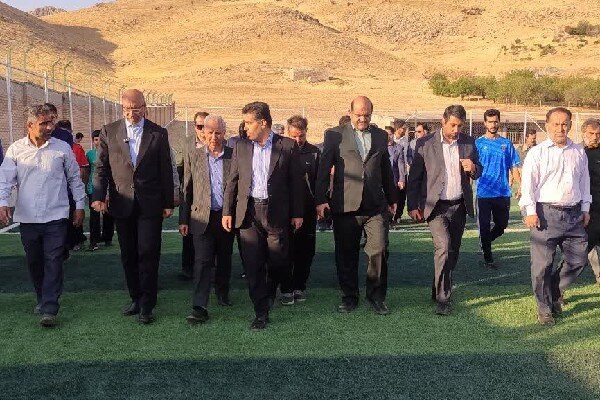 اولین زمین چمن روستای چهر به بهره‌برداری رسید