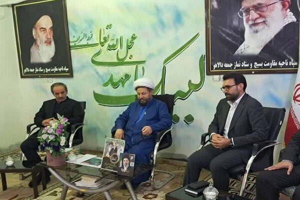 امام جمعه دالاهو: از خدمات دولت حمایت می‌کنیم؛ مطالبات مردم پیگیری شود