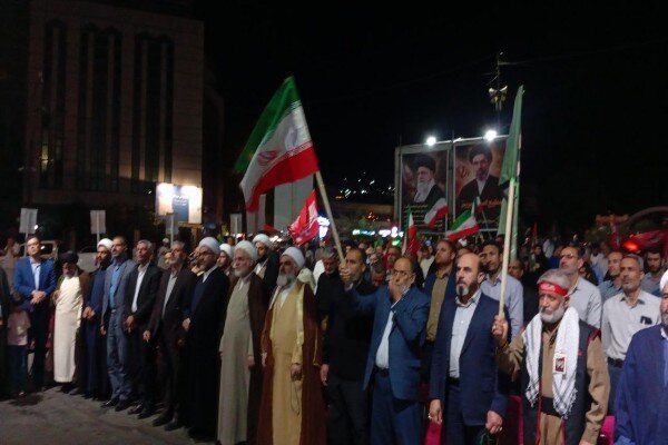 میدان آزادی؛ قرار شبانه مردم سنندج برای همبستگی و حمایت از وطن
