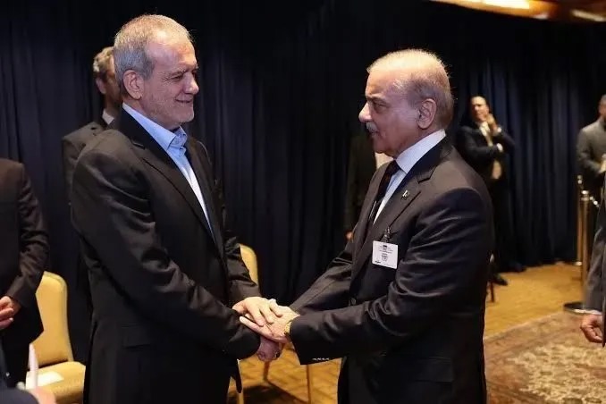 گفتگوی رئیس‌جمهور و نخست وزیر پاکستان در مورد وضعیت تنگه هرمز و تحولات شبه‌جزیره عربستان