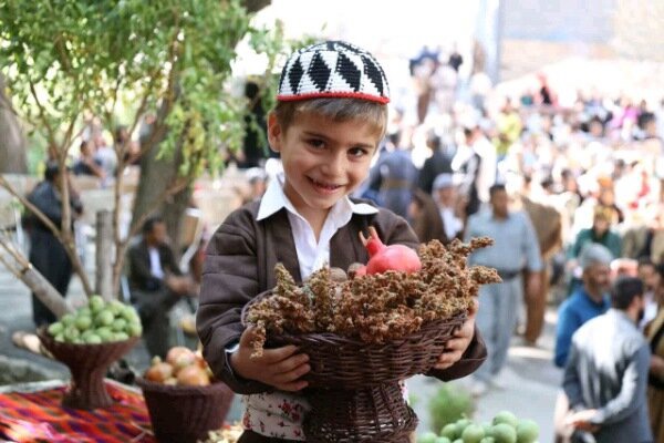 جشنواره سماق پیوند اقتصاد روستا با گردشگری در سروآباد