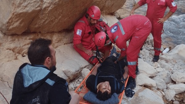 نجات طبیعت‌گرد جوان پس از ۵ ساعت عملیات نفس‌گیر در سپیدان