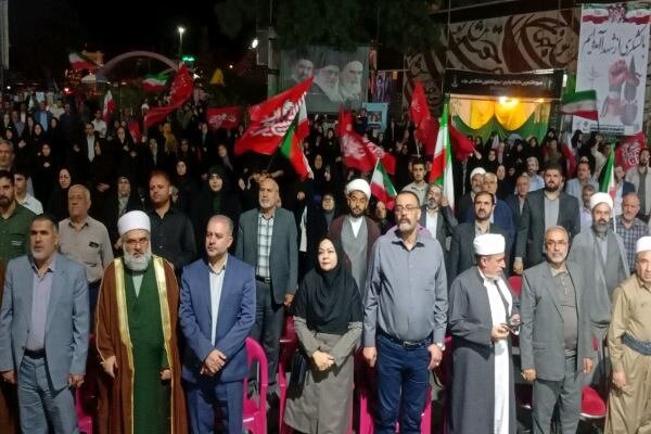 میدان آزادی سنندج صحنه هم‌صدایی مردمی که پای ایران ایستاده‌اند