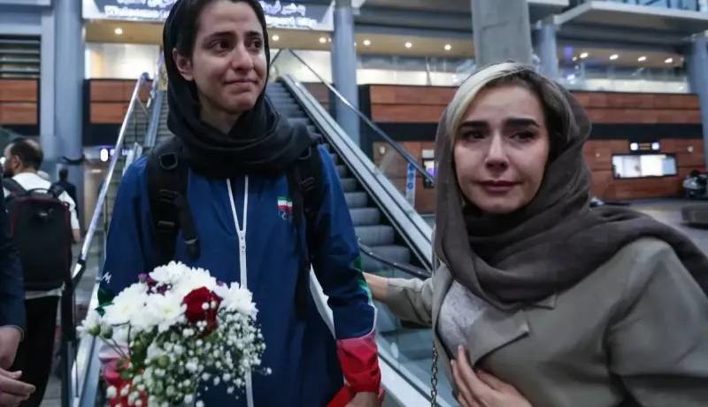 بغض سنگین دختران شایسته ایران در فرودگاه