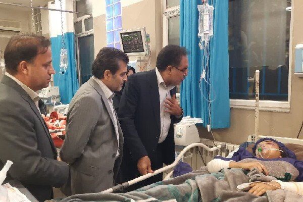 هیئت استانداری کرمانشاه از مصدومان سانحه اتوبوس عیادت کرد