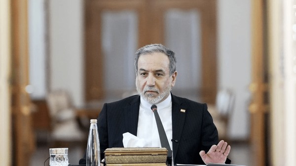 پاسخ عراقچی به اتهام‌زنی نخست‌وزیر انگلیس؛ مقصر را در جای اشتباهی جستجو می‌کنید