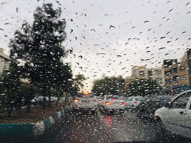 بارش پراکنده و وزش باد نسبتاً شدید در همدان