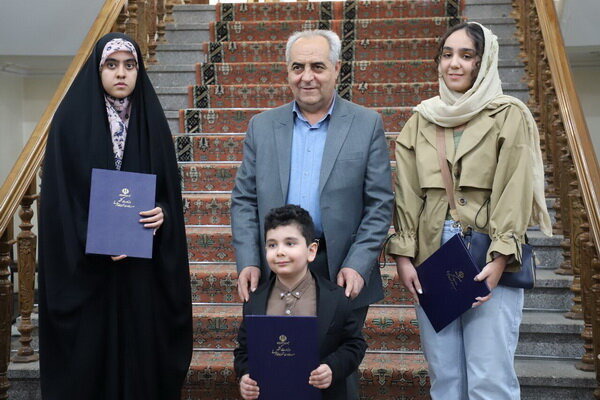 تقدیر استاندار آذربایجان شرقی از دو دختر تبریزی رتبه های برتر کنکور ۱۴۰۵
