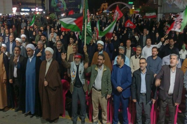روایت مهر از اجتماع شبانه مردم سنندج