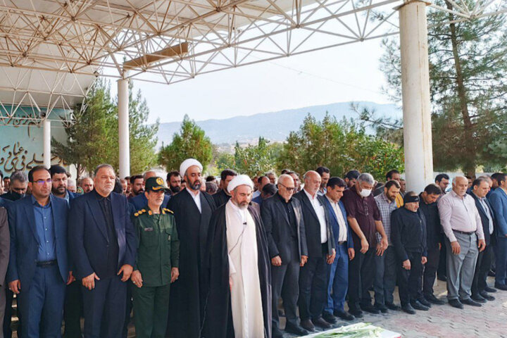 پیکر مطهر مادر شهیدان «عباس و باقر ملکی»در ایلام تشییع شد