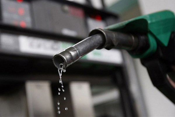 پناهی: از خروج غیرقانونی ۲۸ گالن بنزین در مرز شیخ‌صله جلوگیری شد
