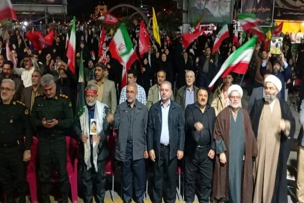 موج ۲۳۰ اجتماع شبانه سنندج؛ تداوم حضور مردم در میدان همبستگی
