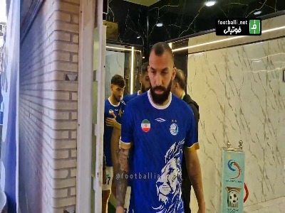 ورود استقلالی ها به داخل زمین و گرم کردن قبل مسابقه با چادرملو