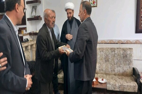 شهیدی: خدمت به خانواده‌های شهدا وظیفه‌ای خطیر و مایه مباهات است